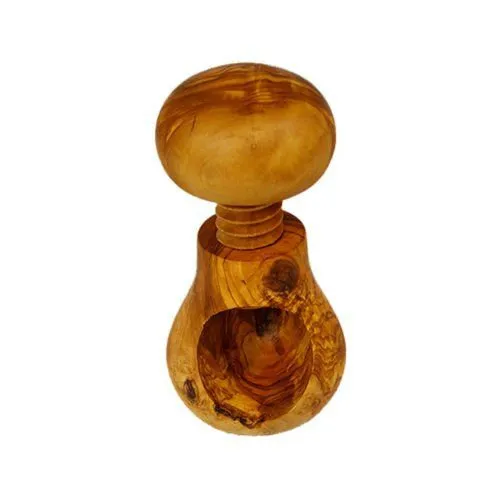 schoner-handgearbeiteter-nussknacker-aus-olivenbaumholz_m.webp