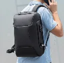 ultramoderner-business-rucksack-mit-moglicher-usb-aufladung_2_m.webp