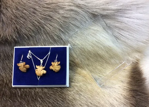 [170305] Finnischer Holzschmuck Set "Elchkopf" & Ohrringe aus Maserbirke – Handgefertigt, Unikat