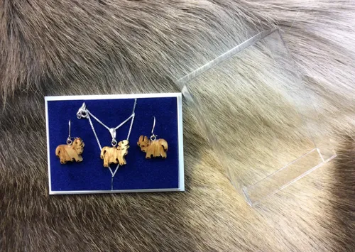Finnischer Holzschmuck Set "Kühe" & Ohrringe aus Maserbirke – Handgefertigt, Unikat