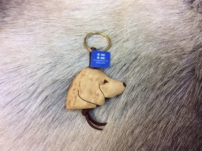 Schlüsselanhänger "Hundekopf" aus Karelischer Maserbirke – einzigartiges finnisches Holzunikat