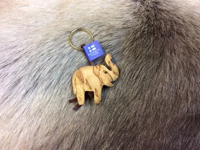 [170368] Schlüsselanhänger "Elefant" aus Karelischer Maserbirke – einzigartiges finnisches Holzunikat