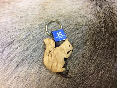 [170369] Schlüsselanhänger "Eichhörnchen" aus Karelischer Maserbirke – einzigartiges finnisches Holzunikat