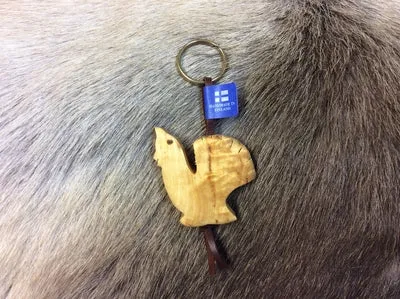 [170381] Schlüsselanhänger "Auerhahn" aus Karelischer Maserbirke – einzigartiges finnisches Holzunikat