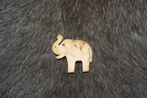 [170400] Dekomagnet "Elefant" aus Maserbirke handgefertigt – einzigartiges finnisches Holzunikat