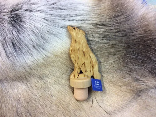 Flaschenverschluss "Wolf" aus Karelischer Maserbirke handgefertigt – finnisches Holzunikat
