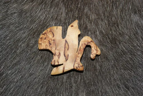 [170466] Topfdeckel-Halter "Auerhahn" aus Karelischer Maserbirke handgefertigt – finnisches Holzunikat