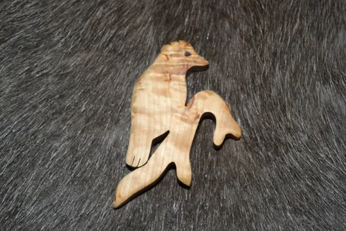 [170471] Topfdeckel-Halter "Papagei" aus Karelischer Maserbirke handgefertigt – finnisches Holzunikat