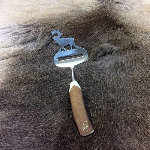 [170046] Käsehobel „Rentier“ – Handgefertigt in Finnland, Rentierhorn, traditionelle Handarbeit
