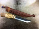 Handgefertigtes finnisches Outdoor-Messer mit Curly-Birch-Griff, Kohlenstoffstahlklinge, Wood Jewel