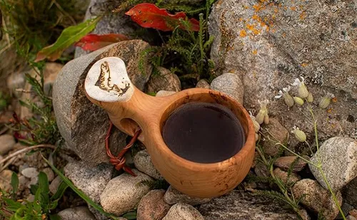[170967] Finnische Kuksa aus Maserbirke und Rentierhorn - Motiv Lachs
