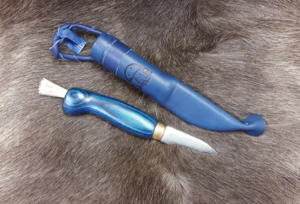 [170591] Pilzmesser mit Bürste aus finnischer Maserbirke - Blau