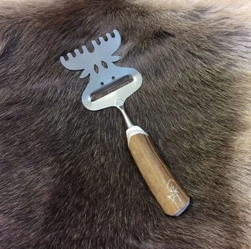 [170135] Lustiger Käsehobel "Elch" aus Rentierhorn, handgefertigt – traditionelle Manufaktur Kauko Raatiniemi