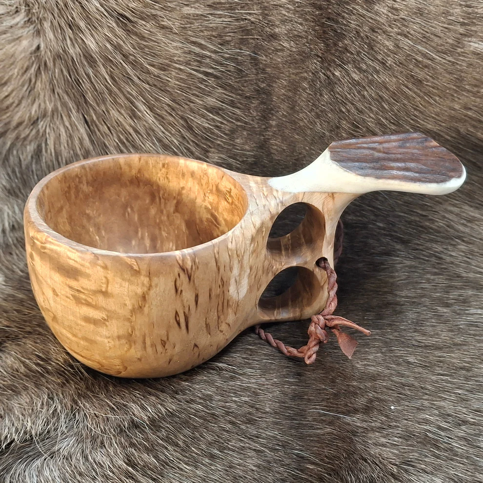[170160] Kuksa aus Polarbirkenholz & Rentierhorn – handgefertigt in Finnland, langlebig, traditionell, 150 ml