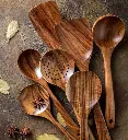 Abtropfkelle aus massivem Teakholz – handgefertigt, langlebig, 28 cm, nachhaltig & stilvolles Küchen