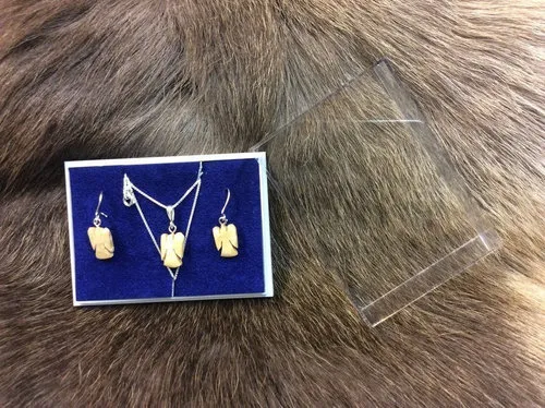 [170180] Finnisches Silber-Holzschmuck Set "Engel" & Ohrringe aus Maserbirke – Handgefertigt, Unikat
