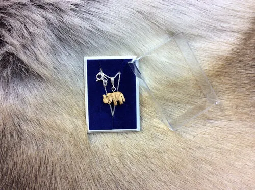 [170256] Silberhalskette "Elefant" aus finnischer Maserbirke – handgemachter Holzschmuck, ein Unikat