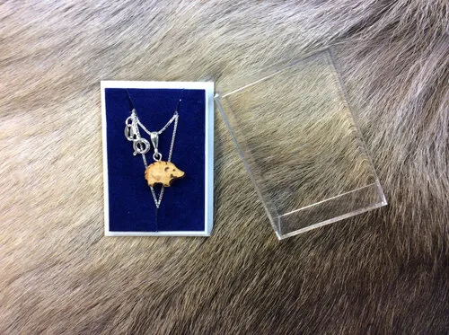 [170294] Silberhalskette "Igel" aus finnischer Maserbirke – handgemachter Holzschmuck, ein Unikat